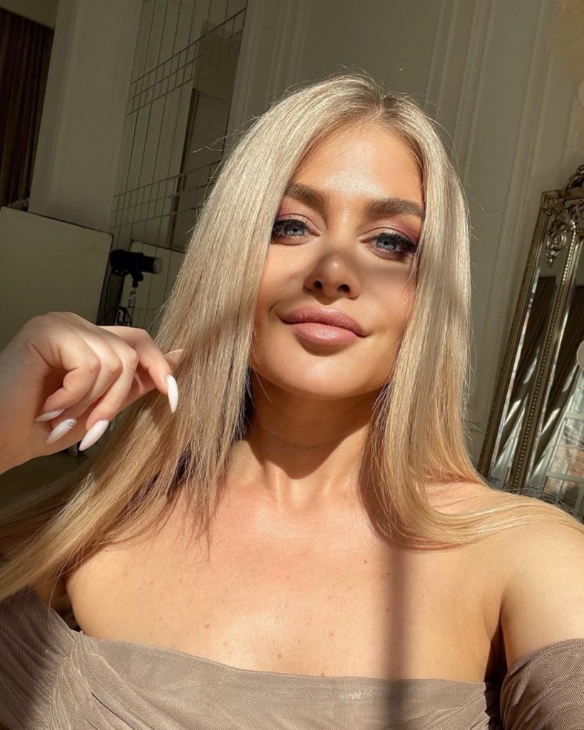 Лучшие эскорт услуги от Джули работает в Питере