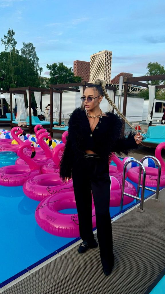 VIP эскорт от Кира работает в Питере