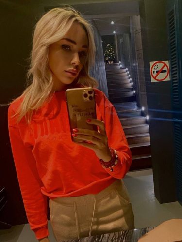 Лучшие эскорт услуги от Элис работает в Питере